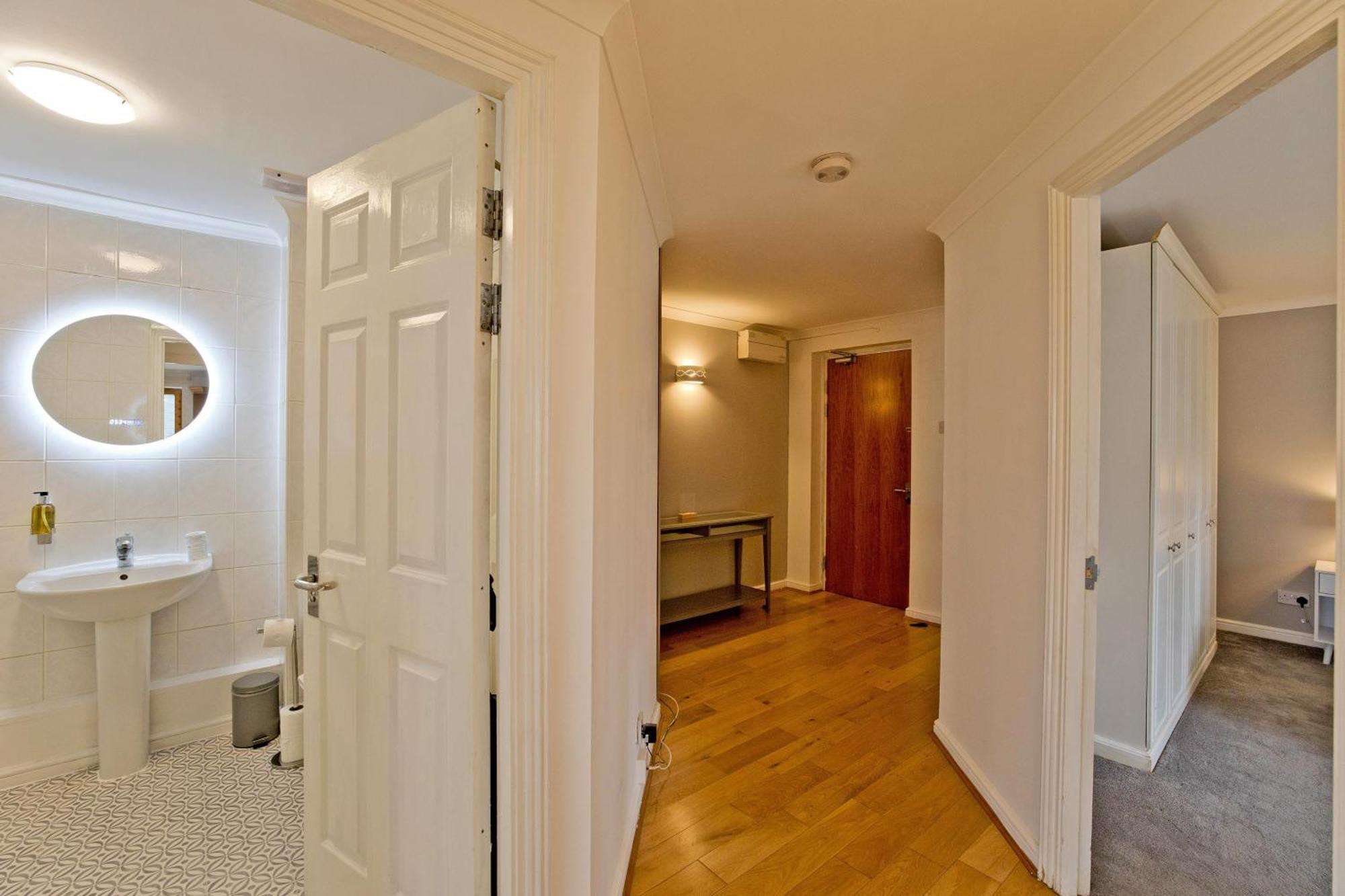 Imperial Meridian Place Apartment London Bagian luar foto