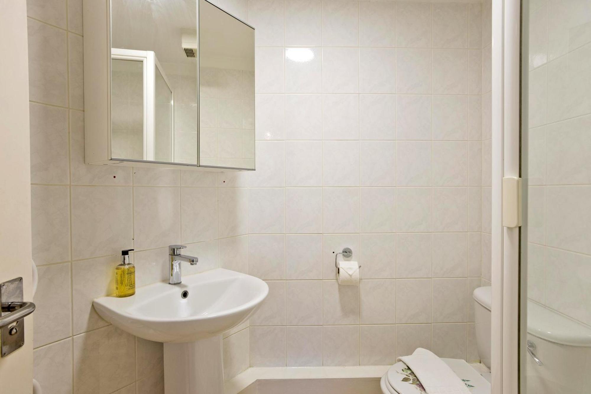 Imperial Meridian Place Apartment London Bagian luar foto