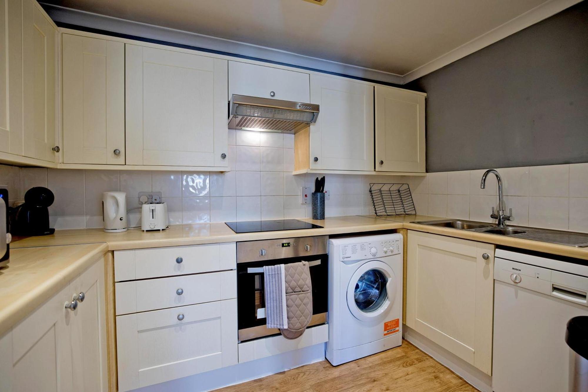 Imperial Meridian Place Apartment London Bagian luar foto